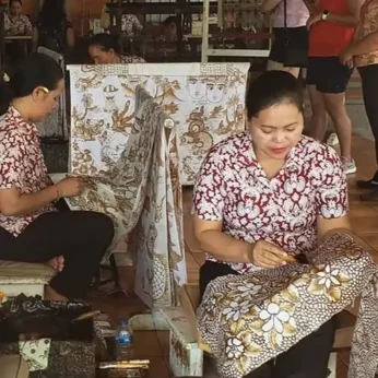 Balinese Batik Making in Tohpati Village